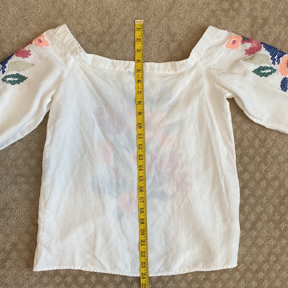 White & Multicolor Embroidery Peasant Top size XS Petite - Picture 4 of 10